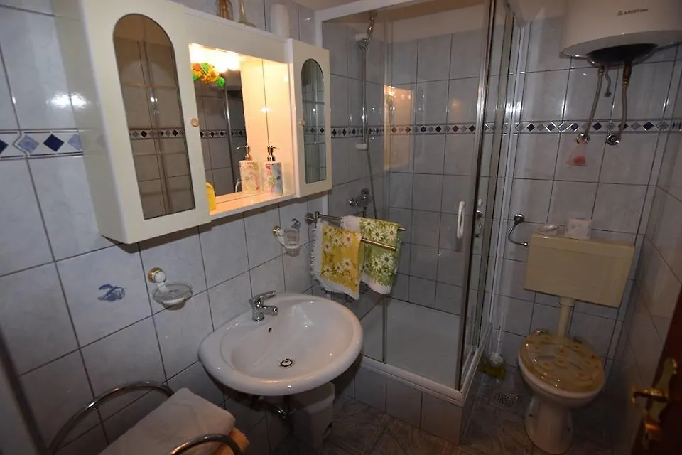 Apartment Carlijeva Pula 0*,  Croatia
